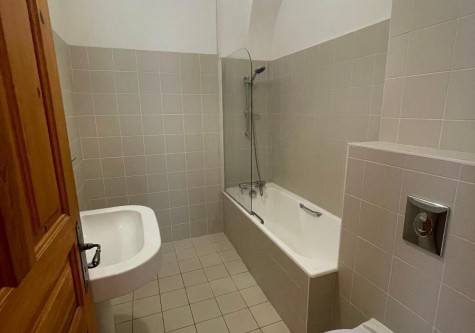 90-IMG_4843-17073737435446246877